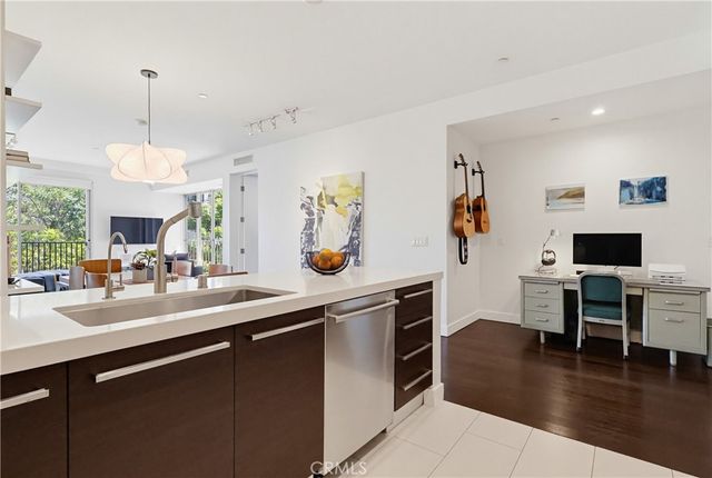 855 N Croft Avenue 302, Los Angeles, CA 90069