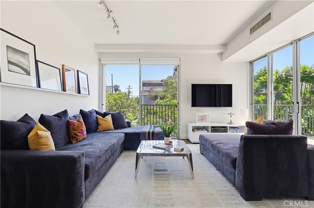 855 N Croft Avenue 302, Los Angeles, CA 90069