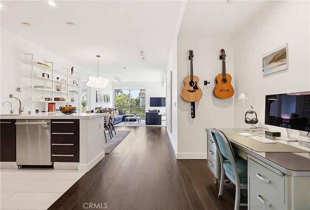 855 N Croft Avenue 302, Los Angeles, CA 90069