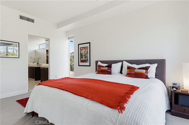 855 N Croft Avenue 302, Los Angeles, CA 90069