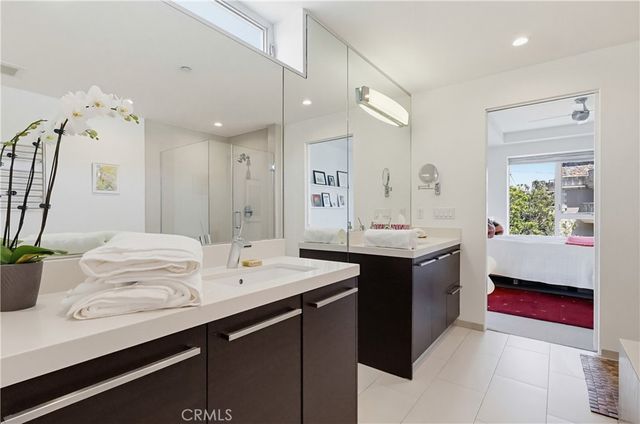 855 N Croft Avenue 302, Los Angeles, CA 90069