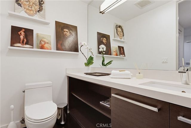 855 N Croft Avenue 302, Los Angeles, CA 90069