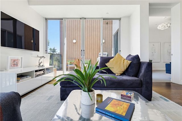 855 N Croft Avenue 302, Los Angeles, CA 90069