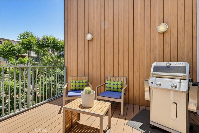 855 N Croft Avenue 302, Los Angeles, CA 90069