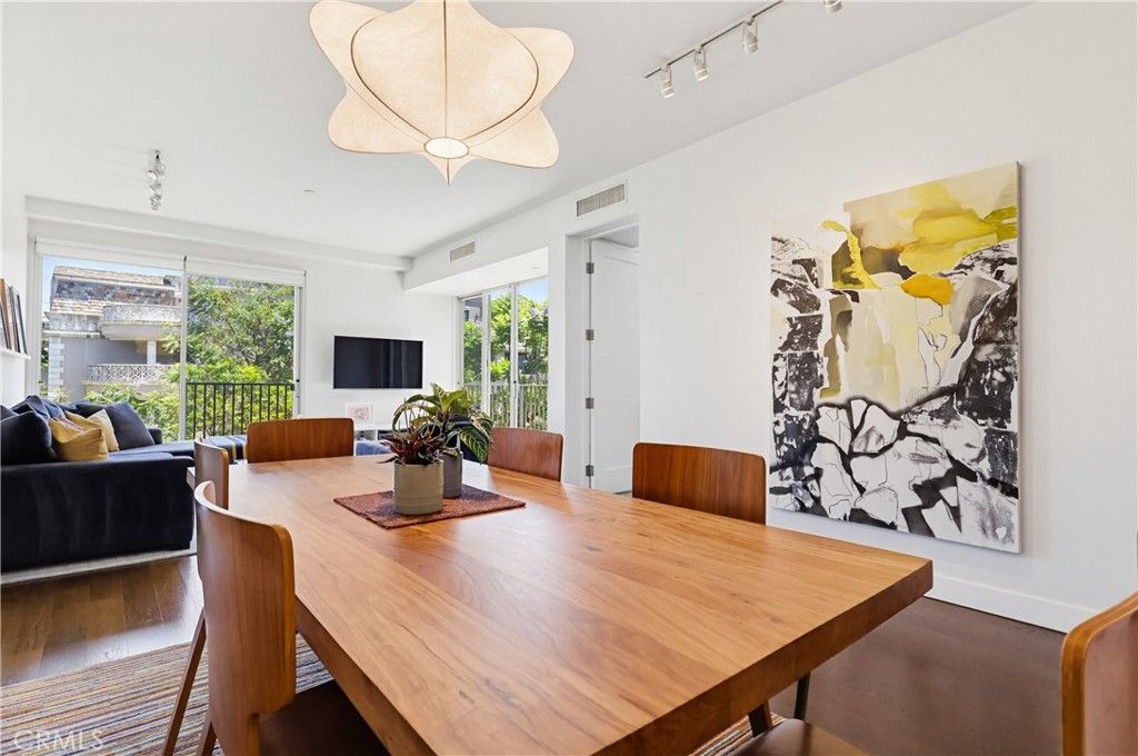 855 N Croft Avenue 302, Los Angeles, CA 90069