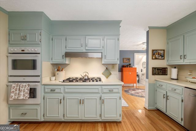 2086 Mountain Creek Court, Smoke Rise, GA 30087