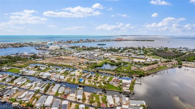 866 Oak ST, Fort Myers Beach, FL 33931