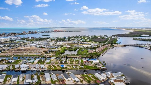 866 Oak ST, Fort Myers Beach, FL 33931