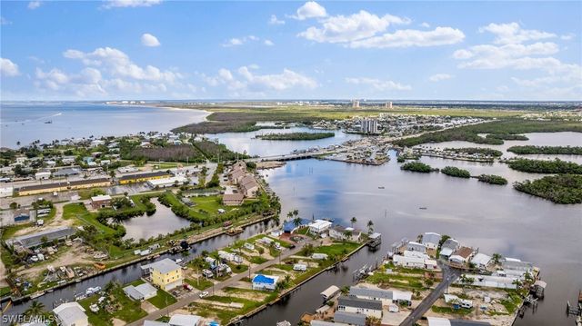 866 Oak ST, Fort Myers Beach, FL 33931