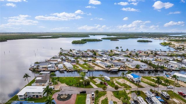 866 Oak ST, Fort Myers Beach, FL 33931