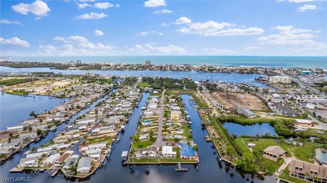 866 Oak ST, Fort Myers Beach, FL 33931