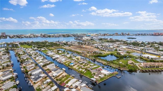 866 Oak ST, Fort Myers Beach, FL 33931