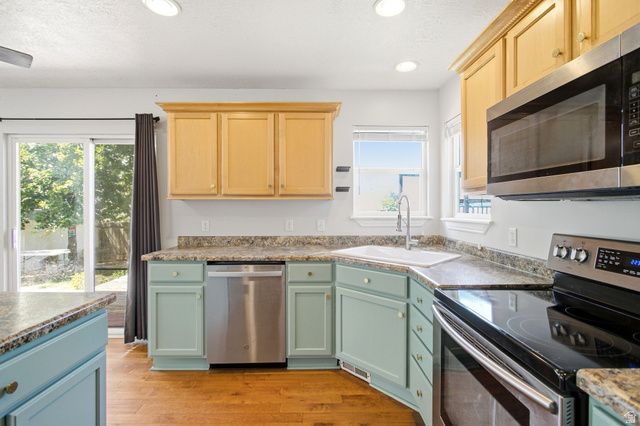 5253 S MIDLAND DR, Roy, UT 84067