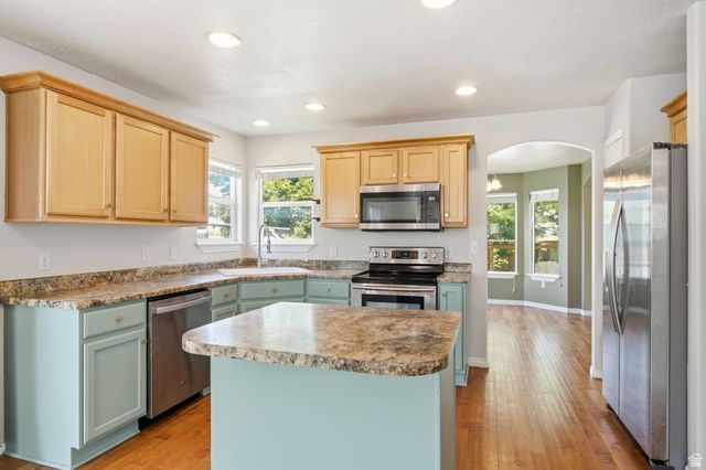 5253 S MIDLAND DR, Roy, UT 84067