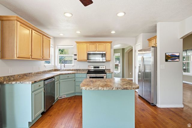 5253 S MIDLAND DR, Roy, UT 84067