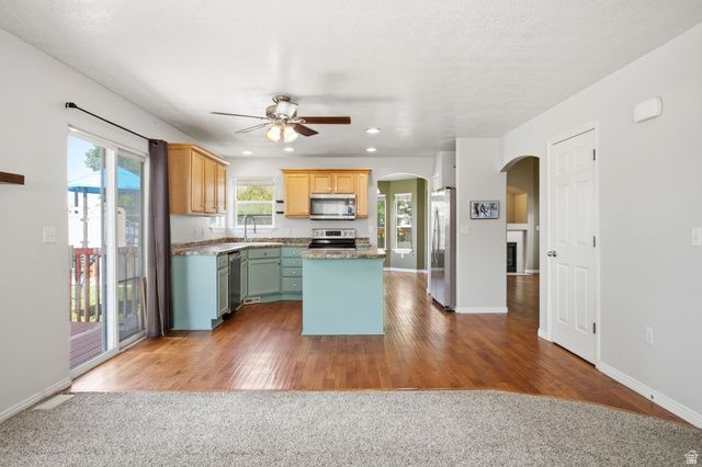 5253 S MIDLAND DR, Roy, UT 84067