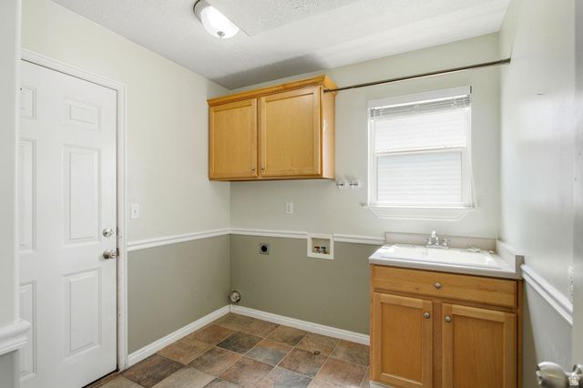 5253 S MIDLAND DR, Roy, UT 84067