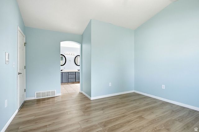 5253 S MIDLAND DR, Roy, UT 84067