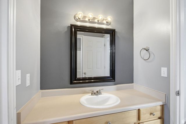 5253 S MIDLAND DR, Roy, UT 84067