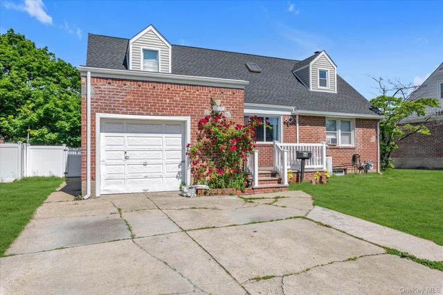 34 Newburgh Street, Elmont, NY 11003