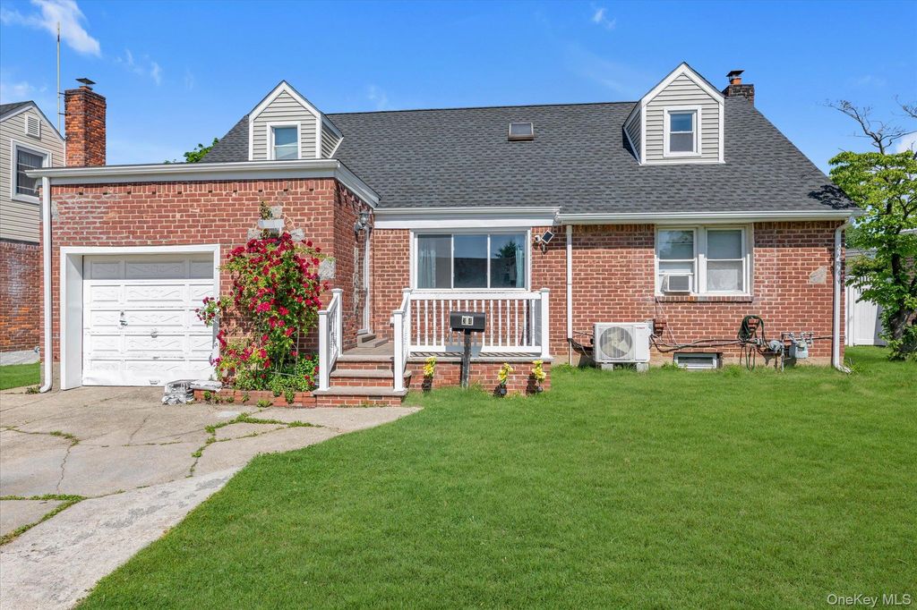 34 Newburgh Street, Elmont, NY 11003