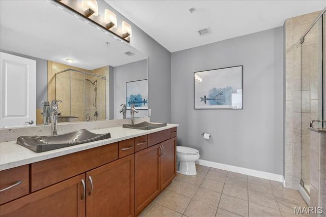 4909 Laclede Avenue 1404, St Louis, MO 63108