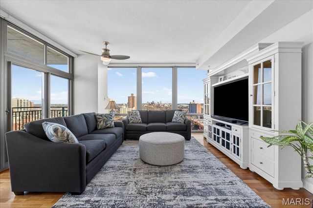 4909 Laclede Avenue 1404, St Louis, MO 63108