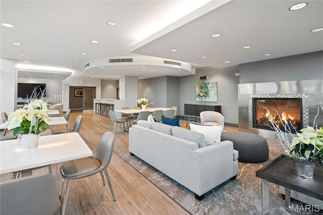 4909 Laclede Avenue 1404, St Louis, MO 63108