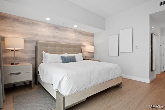 4909 Laclede Avenue 1404, St Louis, MO 63108