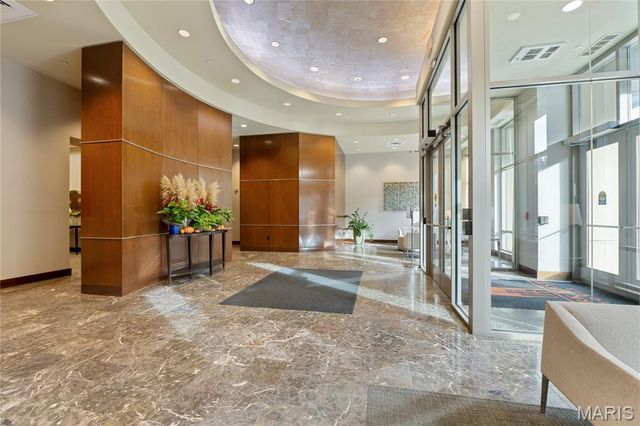 4909 Laclede Avenue 1404, St Louis, MO 63108