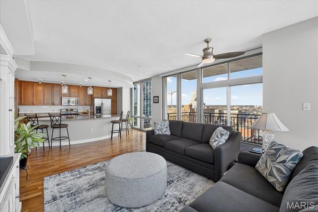 4909 Laclede Avenue 1404, St Louis, MO 63108