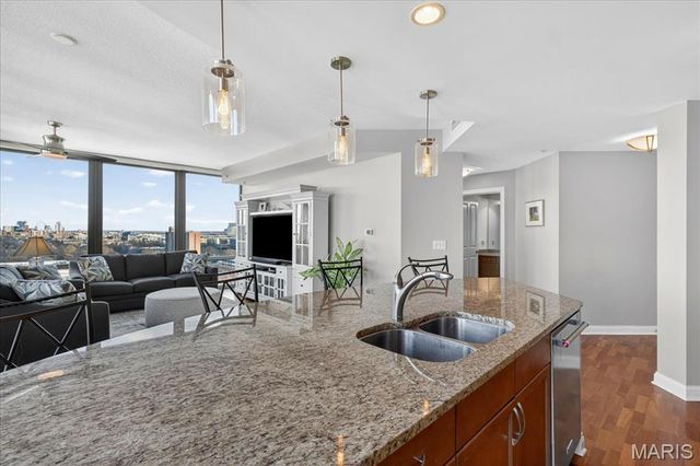 4909 Laclede Avenue 1404, St Louis, MO 63108