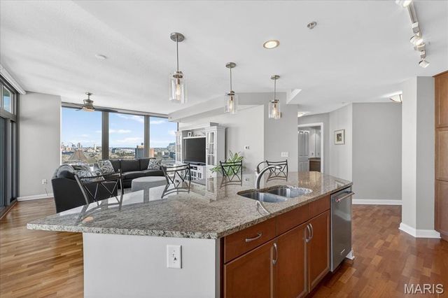 4909 Laclede Avenue 1404, St Louis, MO 63108