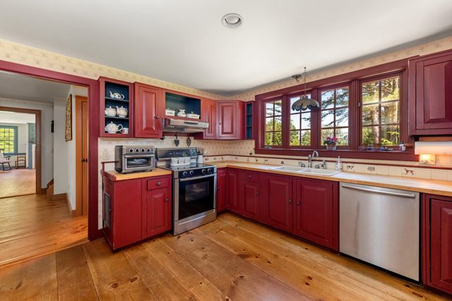 29 Kona Farm Road, Moultonborough, NH 03254