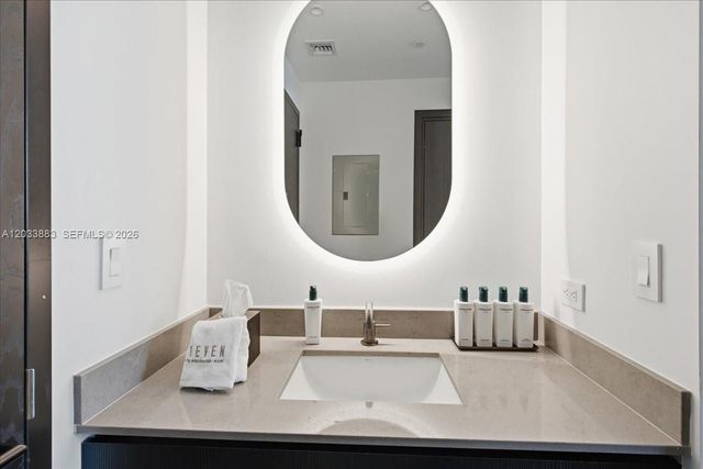 20 NE 11th 4212, Miami, FL 33132