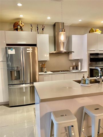 10424 NW 63rd Ter, Doral, FL 33178