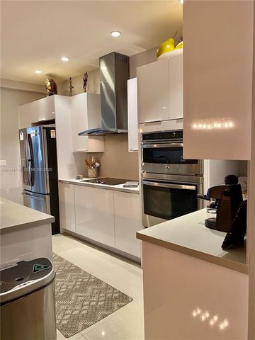 10424 NW 63rd Ter, Doral, FL 33178