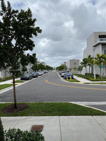 10424 NW 63rd Ter, Doral, FL 33178