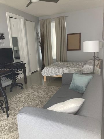 10424 NW 63rd Ter, Doral, FL 33178