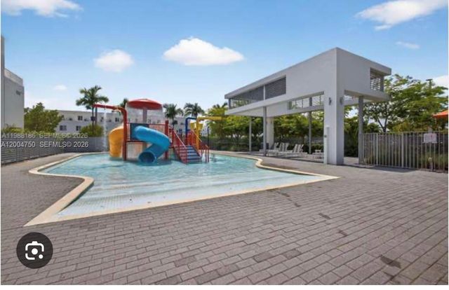 10424 NW 63rd Ter, Doral, FL 33178
