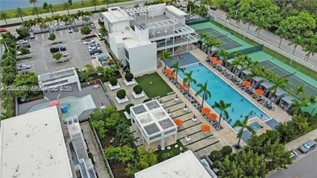 10424 NW 63rd Ter, Doral, FL 33178
