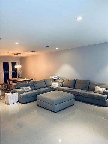 10424 NW 63rd Ter, Doral, FL 33178