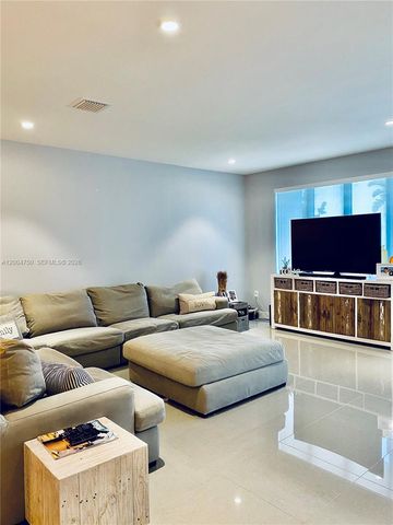 10424 NW 63rd Ter, Doral, FL 33178