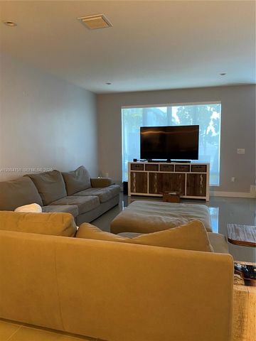 10424 NW 63rd Ter, Doral, FL 33178