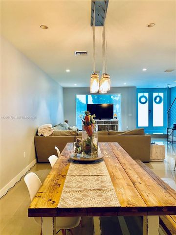 10424 NW 63rd Ter, Doral, FL 33178