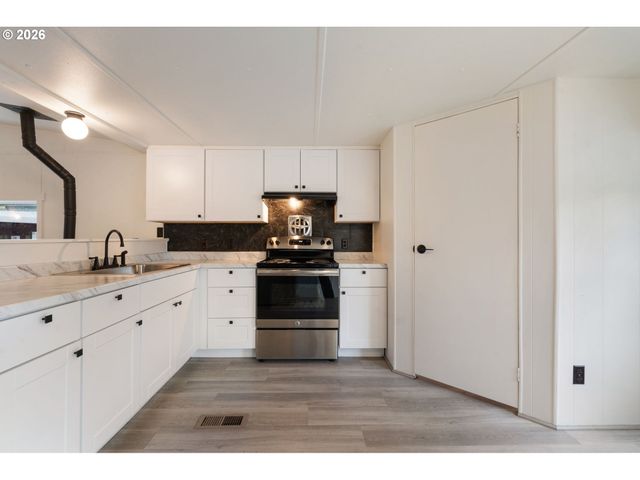 15130 S MAPLELANE Rd 50, Oregon City, OR 97045