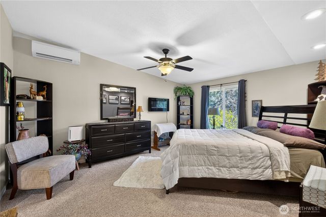 2452 Hemenway Place, Oak Harbor, WA 98277