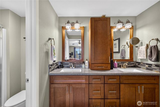 2452 Hemenway Place, Oak Harbor, WA 98277