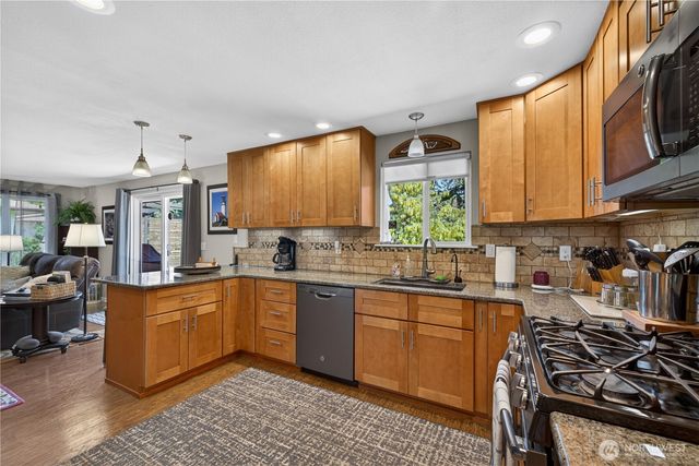 2452 Hemenway Place, Oak Harbor, WA 98277