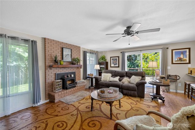 2452 Hemenway Place, Oak Harbor, WA 98277